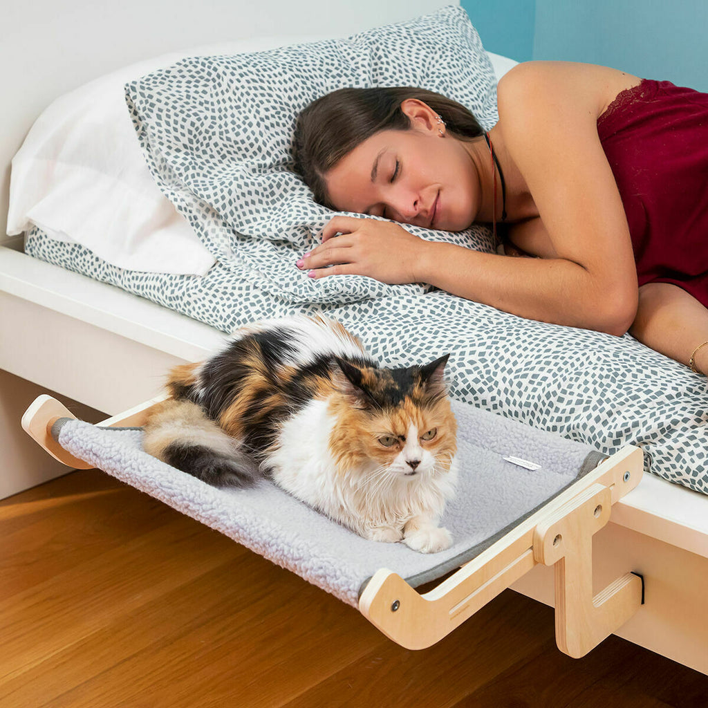 Hamac suspendu en bois pour chat