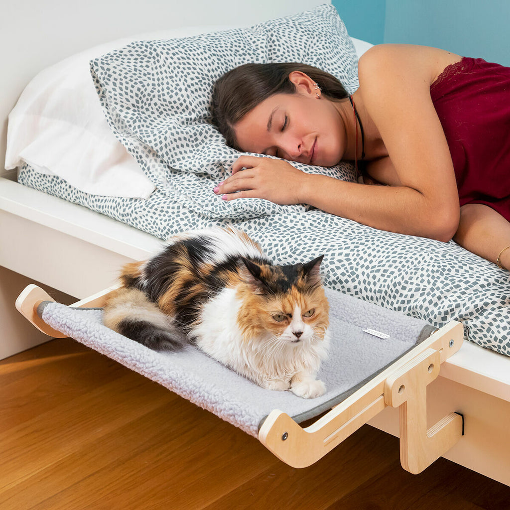 Hamac suspendu en bois pour chat