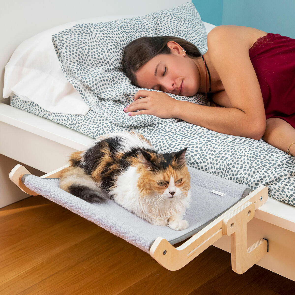 Hamac suspendu en bois pour chat
