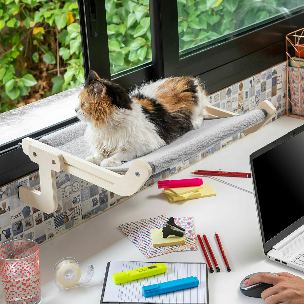 Hamac suspendu en bois pour chat